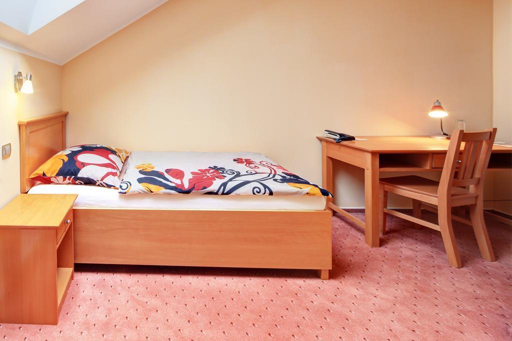 Penzion Harmonie Zlutice Room photo
